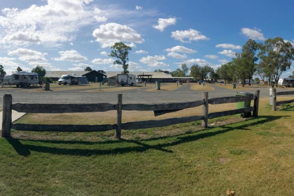 Отель The Woolshed At Jondaryan Экстерьер фото